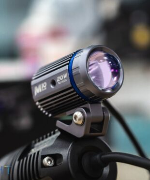 Đèn trợ sáng Mini X-Light M10 Plus có công suất 20W