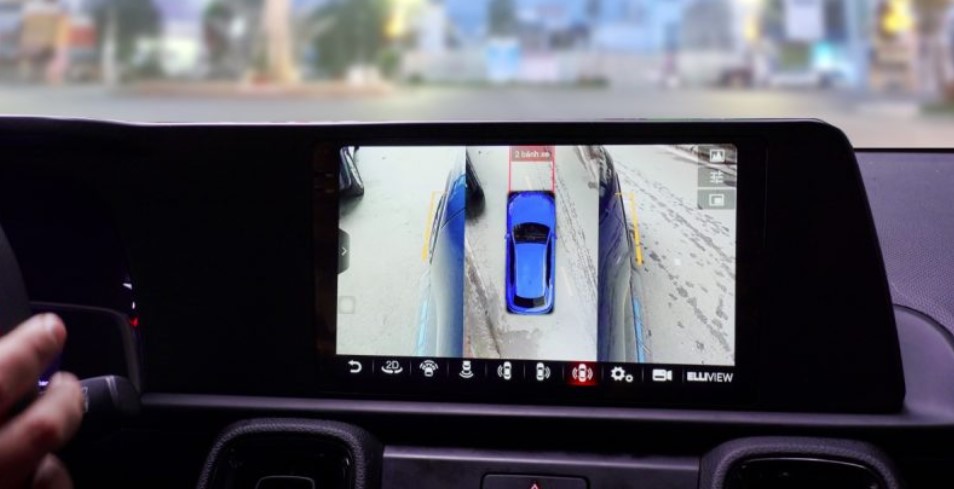 Camera 360 của Elliview S5 hiển thị mọi góc cạnh giúp lái xe yên tâm hơn