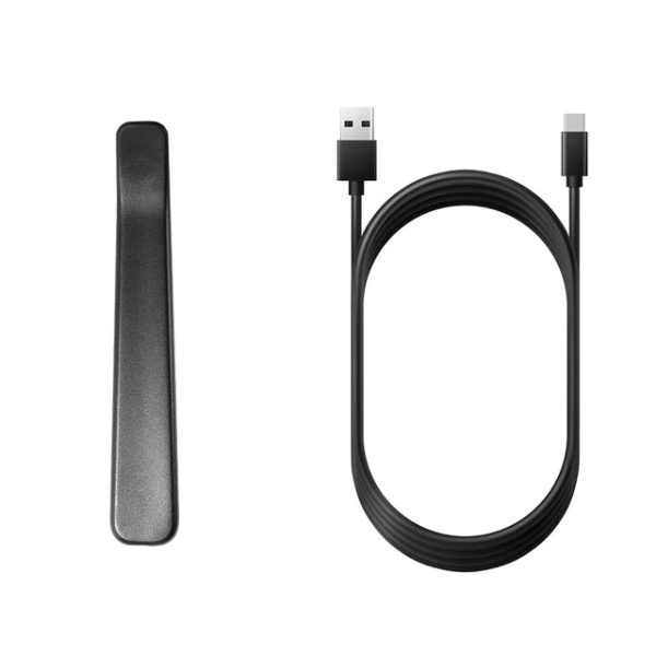 Dây nguồn và tẩu sạc camera hành trình 70mai Dây nguồn và tẩu sạc camera hành trình 70mai trên nền trắng