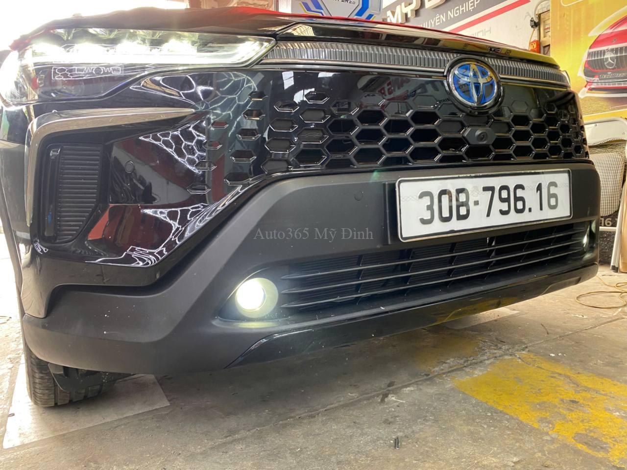 Bi gầm F10 Hyper sáng ở vị trí thấp trên cản trước Corolla Cross HEV